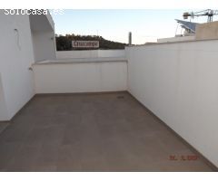 SE ALQUILA O SE VENDE CASA ADOSADA