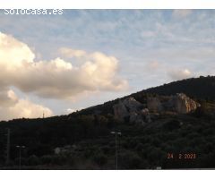 SE ALQUILA O SE VENDE CASA ADOSADA