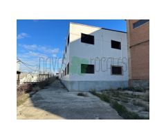 Alquiler o Venta de Nave Industrial sita en Olías del Rey Fachada a Carretera.