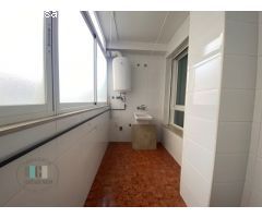 CASAGENCIA INMOBILIARIA VENDE...PISO DE CUATRO HABITACIONES Y DOS BAÑOS EN EL