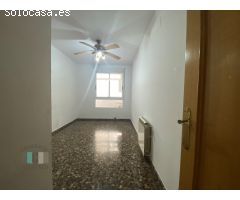 CASAGENCIA INMOBILIARIA VENDE...PISO DE CUATRO HABITACIONES Y DOS BAÑOS EN EL