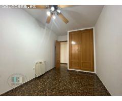 CASAGENCIA INMOBILIARIA VENDE...PISO DE CUATRO HABITACIONES Y DOS BAÑOS EN EL