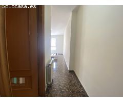 CASAGENCIA INMOBILIARIA VENDE...PISO DE CUATRO HABITACIONES Y DOS BAÑOS EN EL