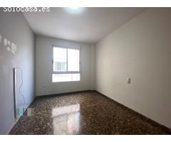 CASAGENCIA INMOBILIARIA VENDE...PISO DE CUATRO HABITACIONES Y DOS BAÑOS EN EL