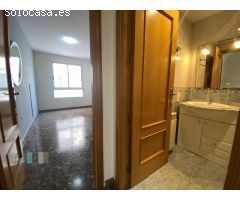 CASAGENCIA INMOBILIARIA VENDE...PISO DE CUATRO HABITACIONES Y DOS BAÑOS EN EL