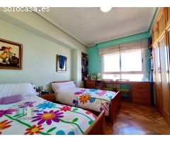 AMPLIO PISO EN PLENO CENTRO CON CUATRO HABITACIONES Y DOS BAÑOS