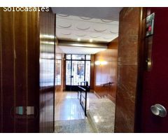 AMPLIO PISO EN PLENO CENTRO CON CUATRO HABITACIONES Y DOS BAÑOS