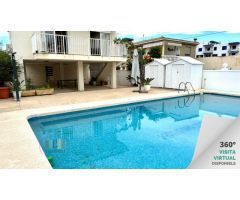 CASAGENCIA INMOBILIARIA VENDE..VILLA en segunda fila de playa totalmente