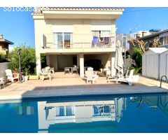 CASAGENCIA INMOBILIARIA VENDE..VILLA en segunda fila de playa totalmente