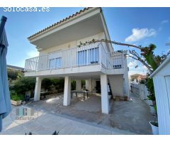 CASAGENCIA INMOBILIARIA VENDE..VILLA en segunda fila de playa totalmente