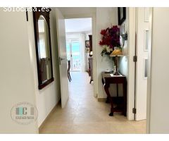 CASAGENCIA INMOBILIARIA VENDE..VILLA en segunda fila de playa totalmente
