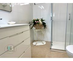 CASAGENCIA INMOBILIARIA VENDE..VILLA en segunda fila de playa totalmente