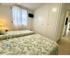 CASAGENCIA INMOBILIARIA VENDE..VILLA en segunda fila de playa totalmente