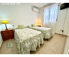 CASAGENCIA INMOBILIARIA VENDE..VILLA en segunda fila de playa totalmente