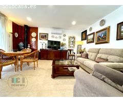 CASAGENCIA INMOBILIARIA VENDE..VILLA en segunda fila de playa totalmente
