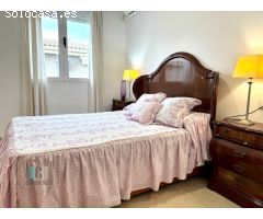 CASAGENCIA INMOBILIARIA VENDE..VILLA en segunda fila de playa totalmente