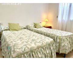 CASAGENCIA INMOBILIARIA VENDE..VILLA en segunda fila de playa totalmente