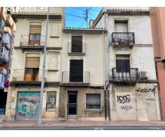GRUPO DE 4 CASAS EN EL CENTRO PARA CONSTRUIR EDIFICIO