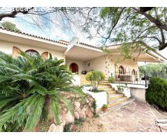PRECIOSA VILLA EN LA COMA