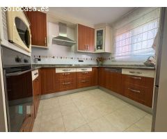 CASAGENCIA INMOBILIARIA VENDE......VILLA INDEPENDIENTE CON PISCINA Y JARDIN EN