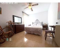 CASAGENCIA INMOBILIARIA VENDE......VILLA INDEPENDIENTE CON PISCINA Y JARDIN EN