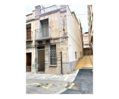 CASA EN EL CENTRO DE LALCORA