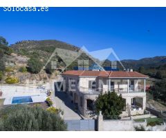 890.000 € (Antes 1.250.000 €) Casa con piscina y vistas a la montaña
