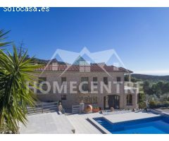 890.000 € (Antes 1.250.000 €) Casa con piscina y vistas a la montaña