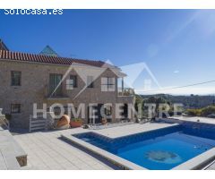 890.000 € (Antes 1.250.000 €) Casa con piscina y vistas a la montaña