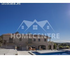 890.000 € (Antes 1.250.000 €) Casa con piscina y vistas a la montaña