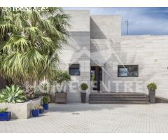 1.380.000 € (Antes 1.495.000 €) Lujosa y moderna propiedad con 25 metros de