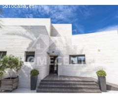1.380.000 € (Antes 1.495.000 €) Lujosa y moderna propiedad con 25 metros de