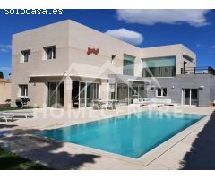 Bonita casa de diseño cerca de la playa