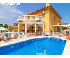 Bonito chalet con piscina