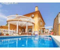 Bonito chalet con piscina