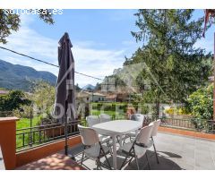 Casa más garaje con vistas a la montaña