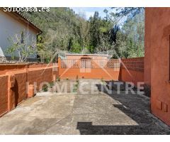 Casa más garaje con vistas a la montaña