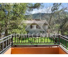Casa más garaje con vistas a la montaña