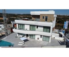 VILLA 4 DORMITORIOS / 4 BAÑOS EN CAMPOAMOR