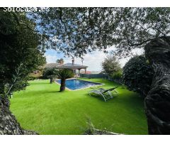 Elegante casa independiente con jardín y vistas al mar en Argentona.