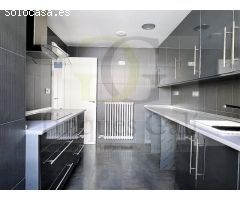 Manresa - Piso reformado de 3 habitaciones y balcón con acabados de calidad