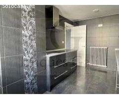 Manresa - Piso reformado de 3 habitaciones y balcón con acabados de calidad