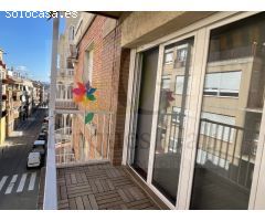 Manresa - Piso reformado de 3 habitaciones y balcón con acabados de calidad