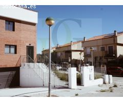 Sant Salvador de Guardiola - Casa adosada esquinera de OBRA NUEVA con jardín y