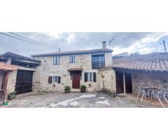 Dos casas rurales gallegas.