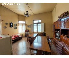 Casa céntrica en Melide.