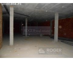 Amplio bajo comercial , muy comercial , luminoso y todo a 1 fachada