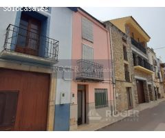 casa amplia , con 2 salidas a 2 calles y patio