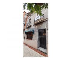 estupenda casa solariega con puertas a las 2 calles , Paseo Perez Bayer y Santo