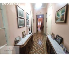 Magnifica Planta Baja Independiente en Casa Regia con jardín